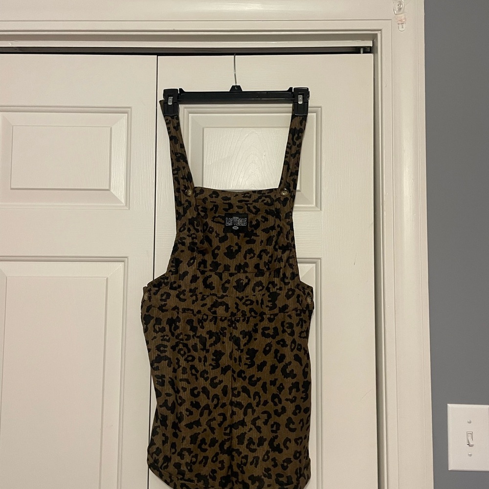 Leopard Print Sleeveless Top